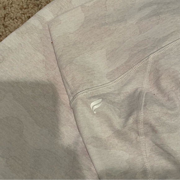 Fabletics - Powerhold white camo leggings M - Picture 4 of 4